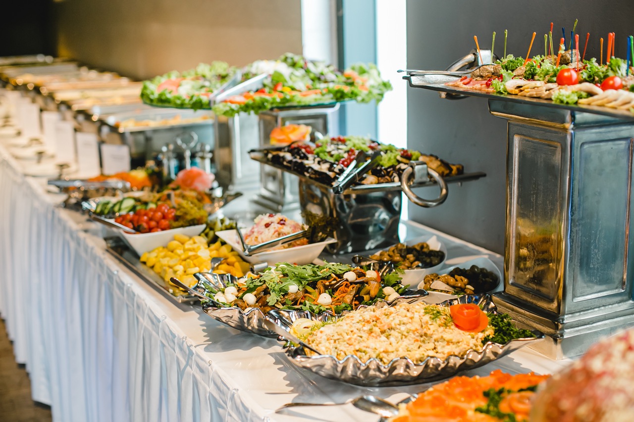 Warmes Mittagsbuffet für ein Unternehmen – Business-Lunch-Catering in Berlin-Mitte